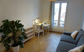 Sunny And Quiet Apartment